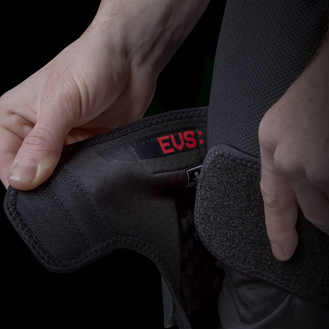 EVS Option Air Knee Pads - Image 3